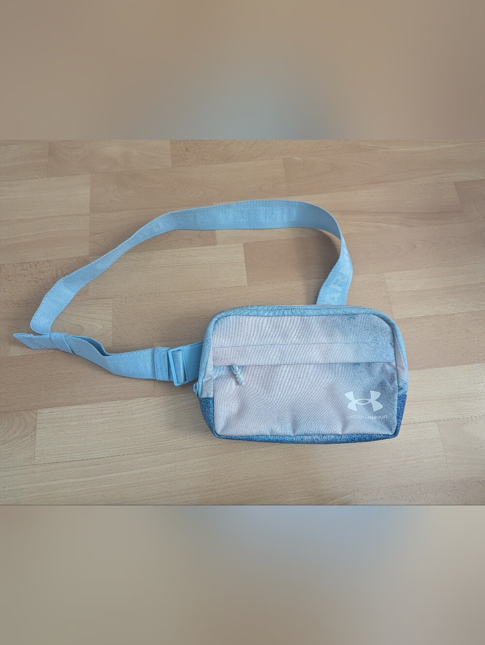Small Under Armour Light Blue Crossbody Bag x1